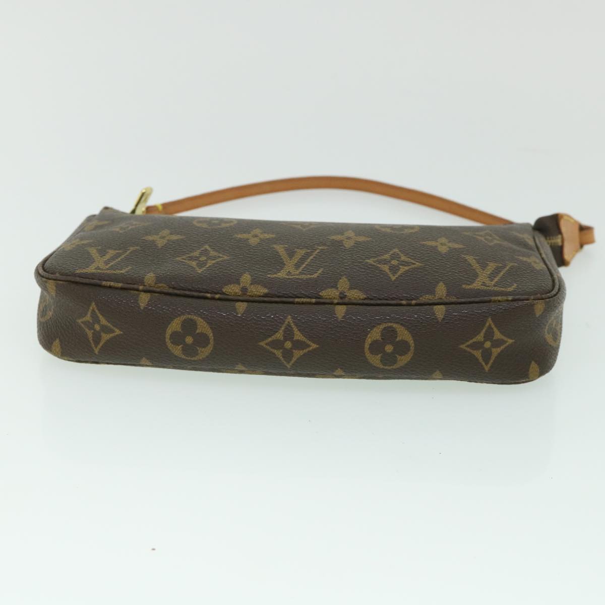 Louis Vuitton Pochette Accessoire Clutch