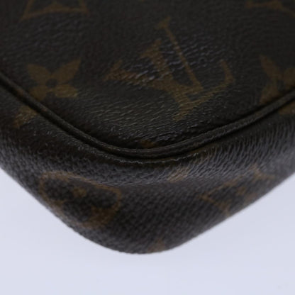 Louis Vuitton Pochette Accessoire Clutch