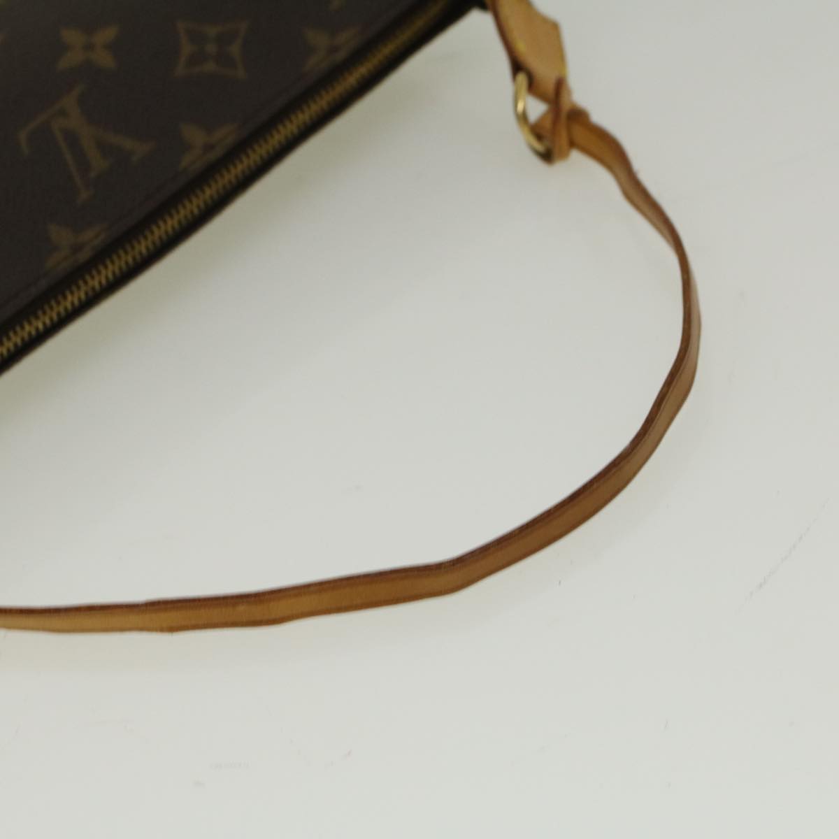 Louis Vuitton Pochette Accessoire Clutch