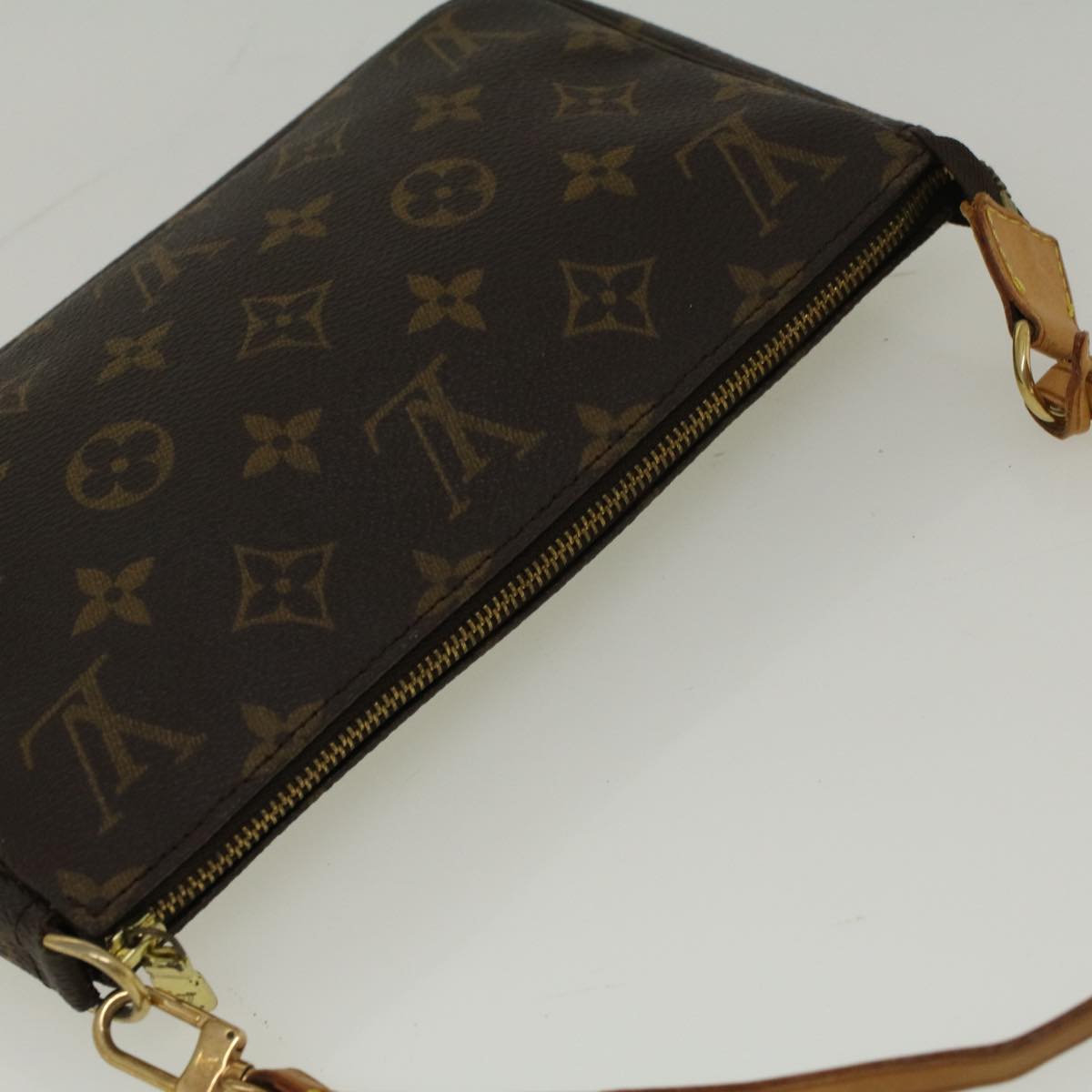 Louis Vuitton Pochette Accessoire Clutch