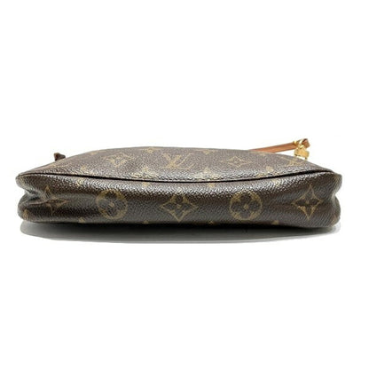 Louis Vuitton Pochette Accessoire clutch