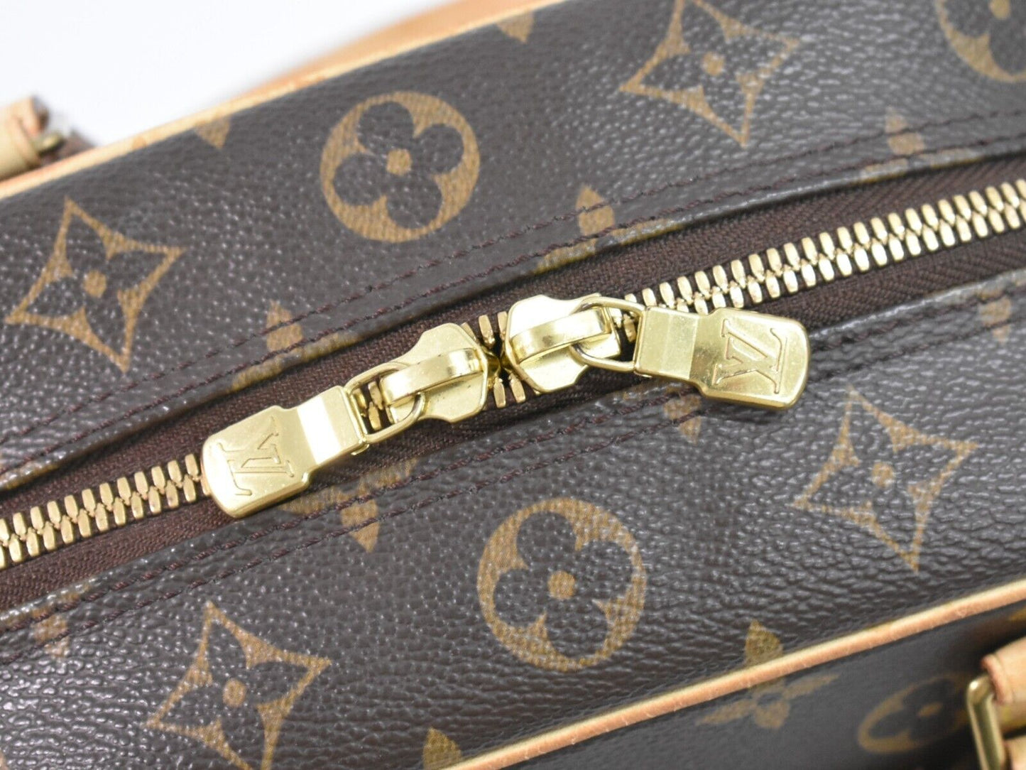 Louis Vuitton Excentri cité Handbag