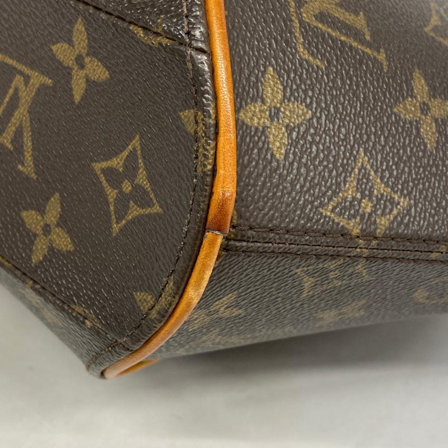 Louis Vuitton Ellipse Handbag