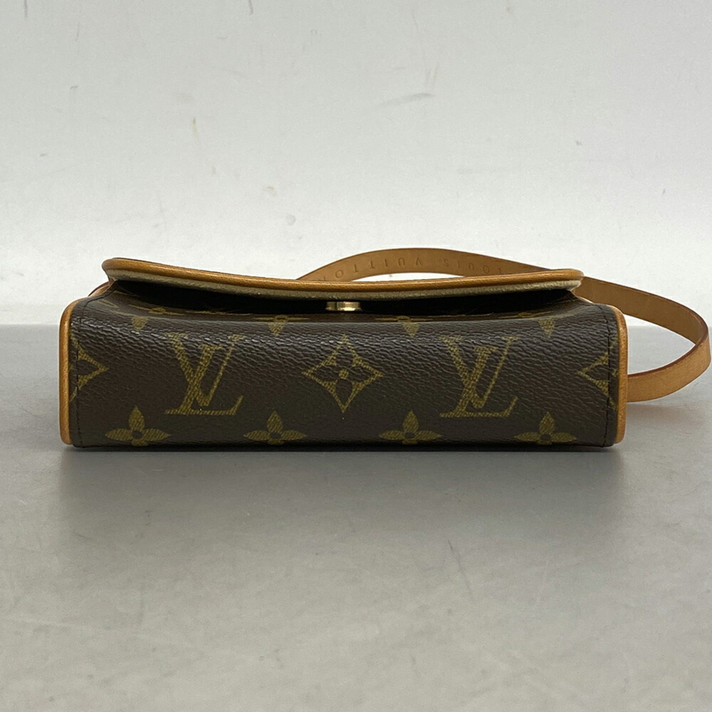 Louis Vuitton Pochette florentine Clutch