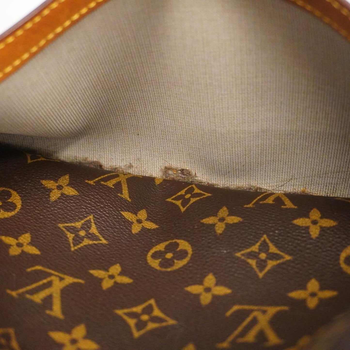 Louis Vuitton Reporter pm Shoulder Bag