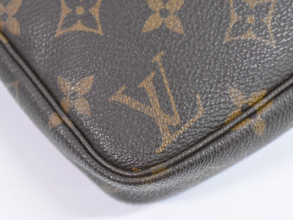 Louis Vuitton Pochette Accessoire Clutch