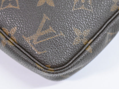 Louis Vuitton Pochette Accessoire Clutch