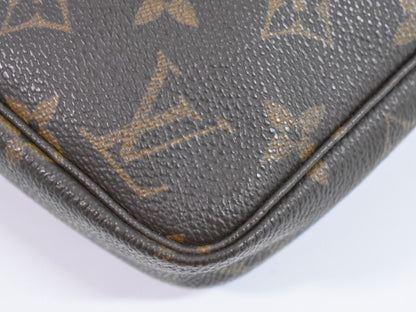 Louis Vuitton Pochette Accessoire Clutch