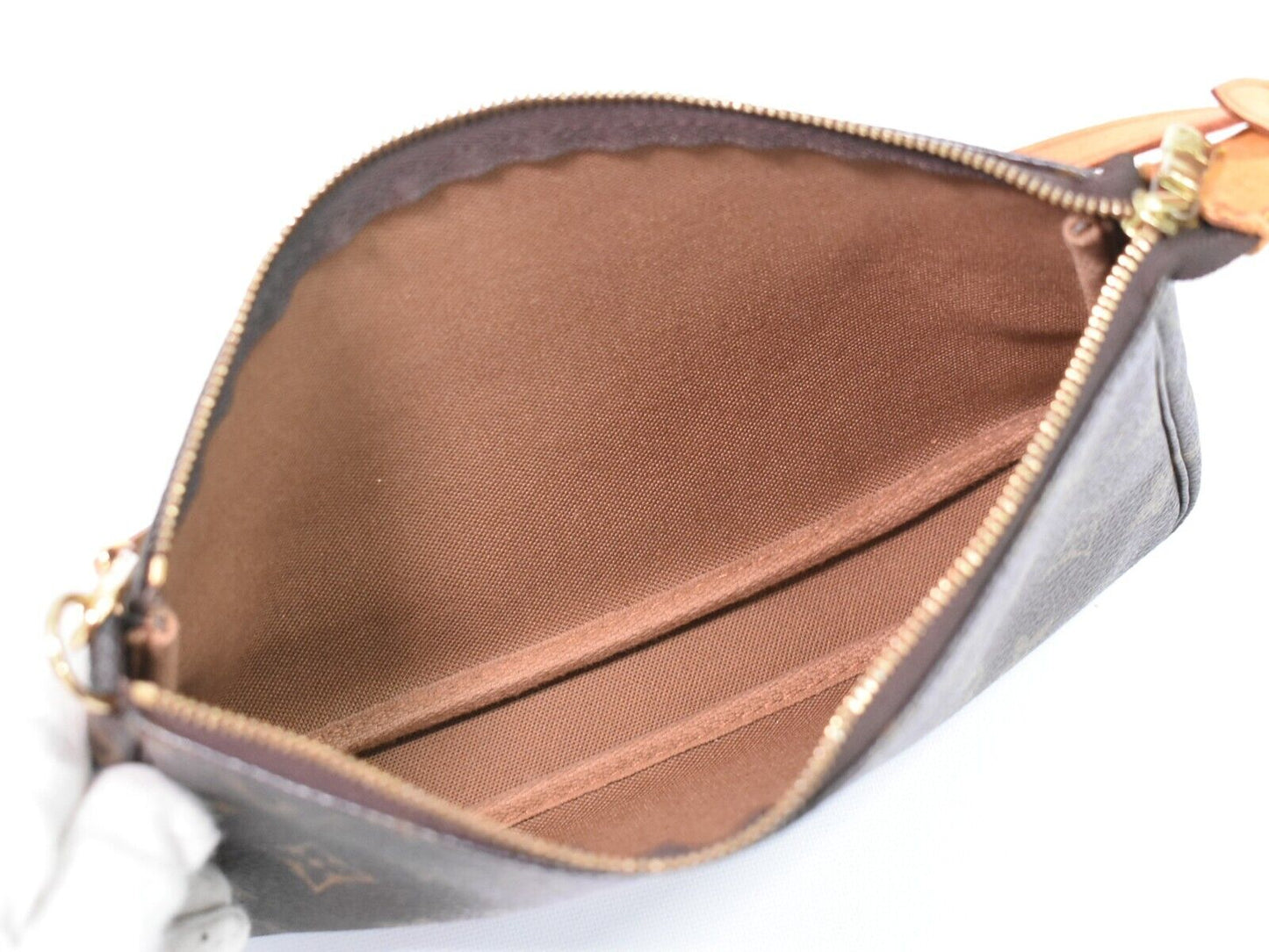 Louis Vuitton Pochette Accessoire Clutch