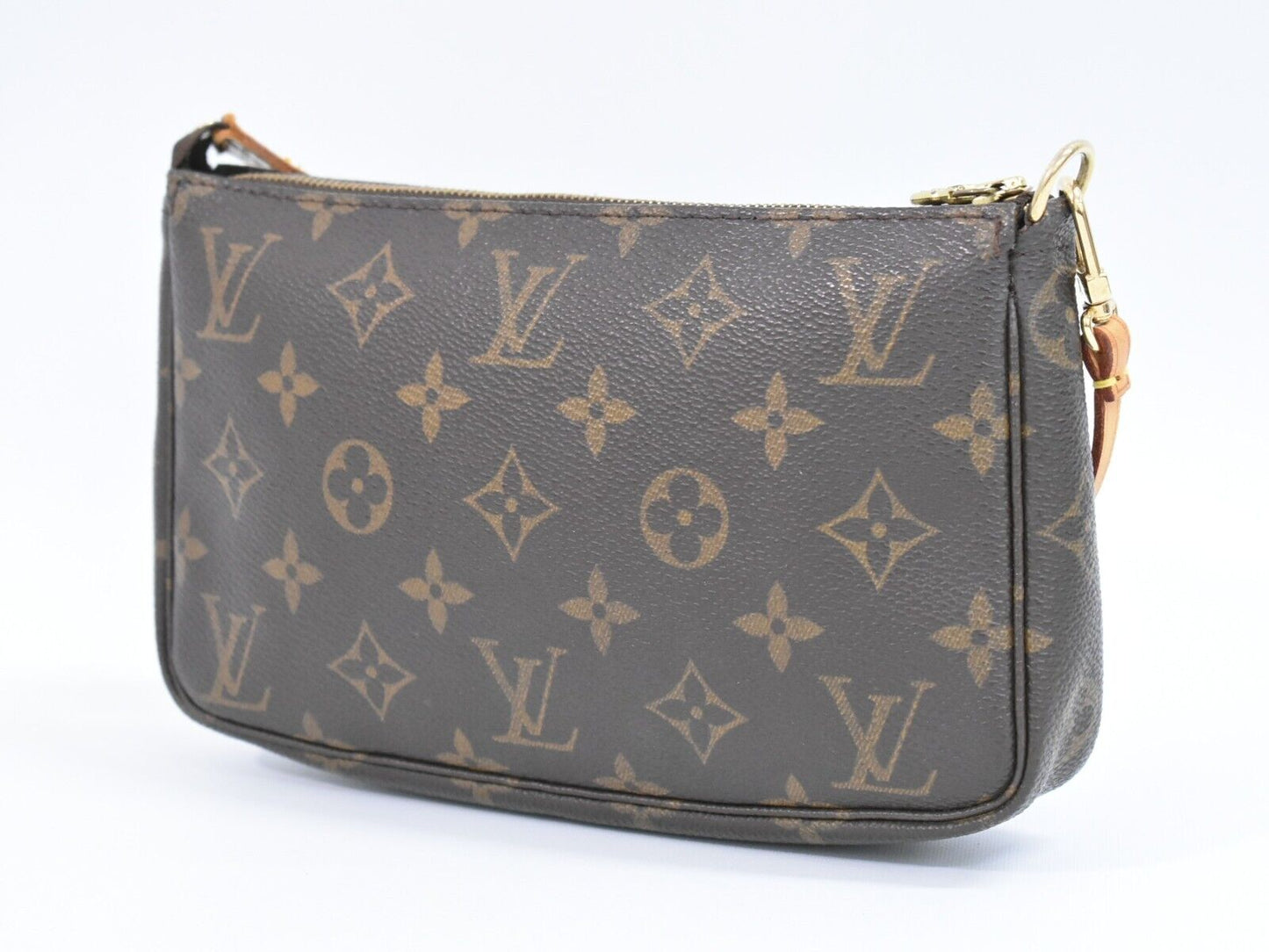 Louis Vuitton Pochette Accessoire Clutch