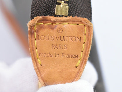 Louis Vuitton Pochette Accessoire Clutch