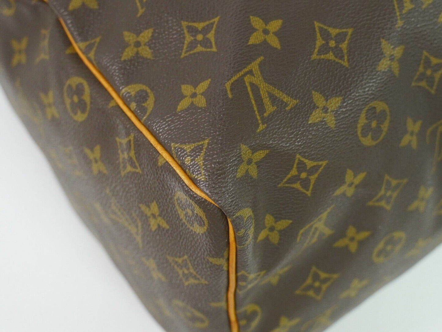 Louis Vuitton Speedy 40 Handbag