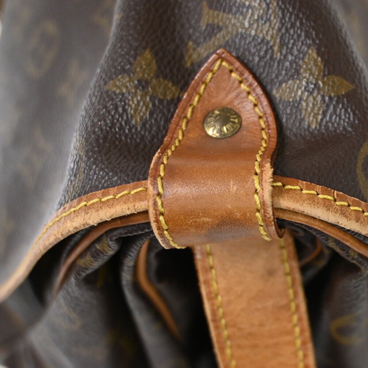 Louis Vuitton Saumur 35 Handbag