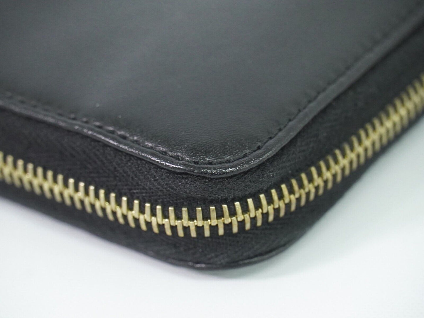 Fendi Round Zipper Wallet