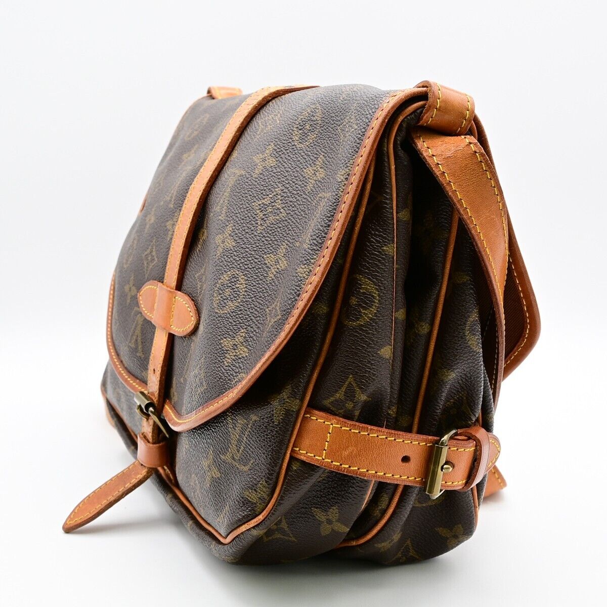 Louis Vuitton Saumur 30 Shoulder Bag