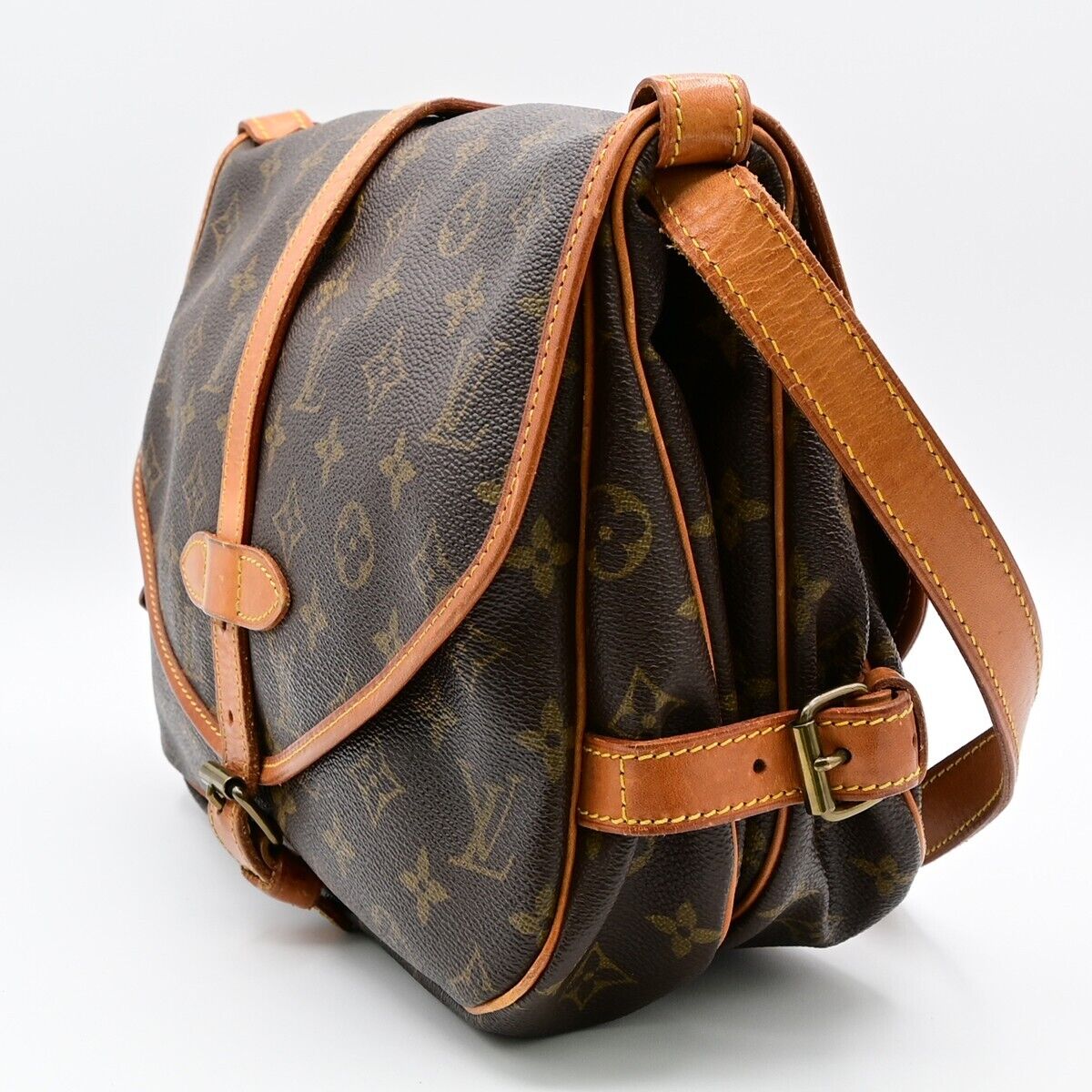 Louis Vuitton Saumur 30 Shoulder Bag