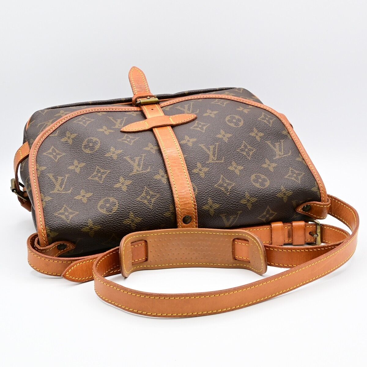 Louis Vuitton Saumur 30 Shoulder Bag