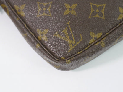 Louis Vuitton Pochette Accessoire Clutch