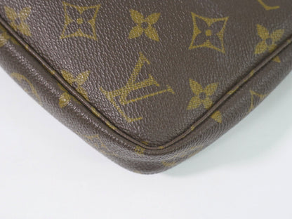 Louis Vuitton Pochette Accessoire Clutch