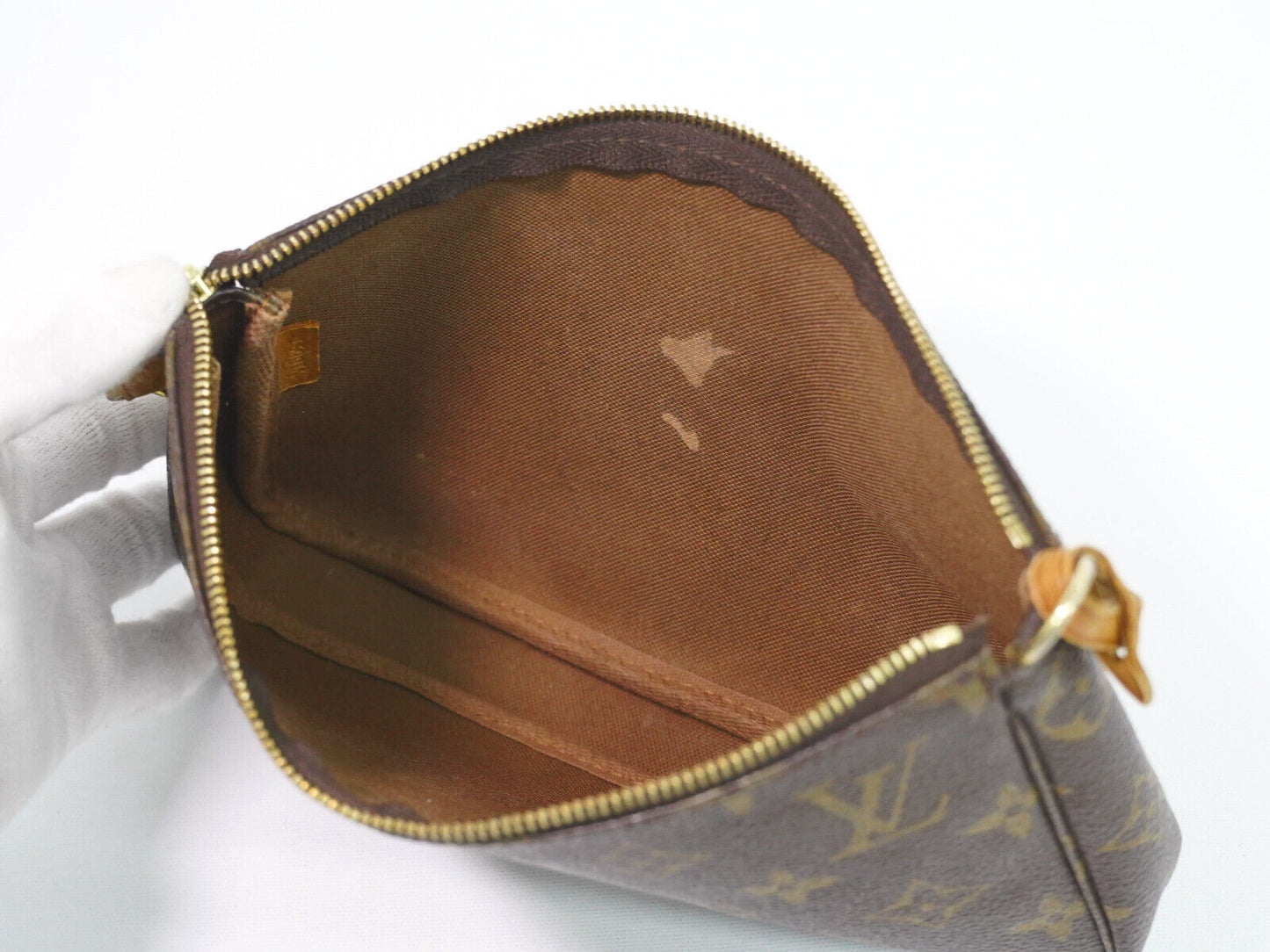 Louis Vuitton Pochette Accessoire Clutch