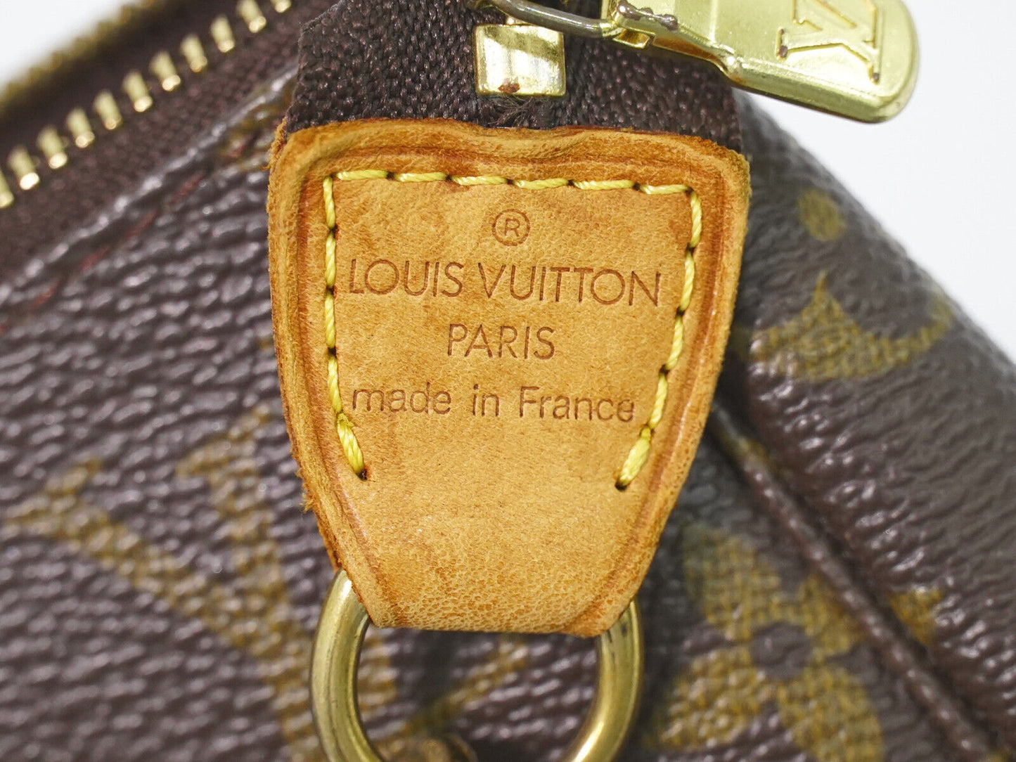 Louis Vuitton Pochette Accessoire Clutch