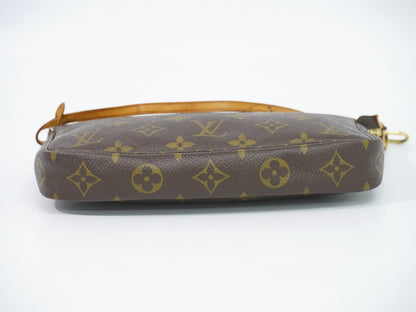 Louis Vuitton Pochette Accessoire Clutch