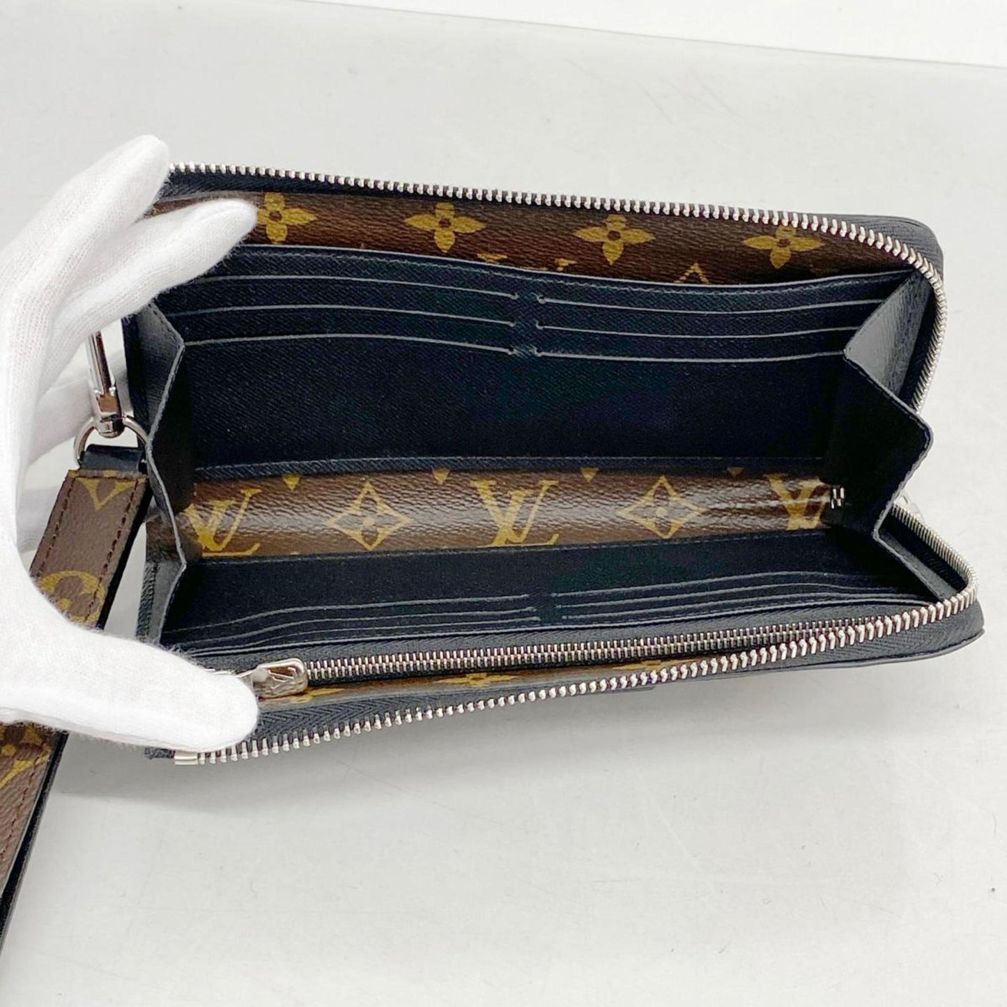 Louis Vuitton Pochette Zippée wallet