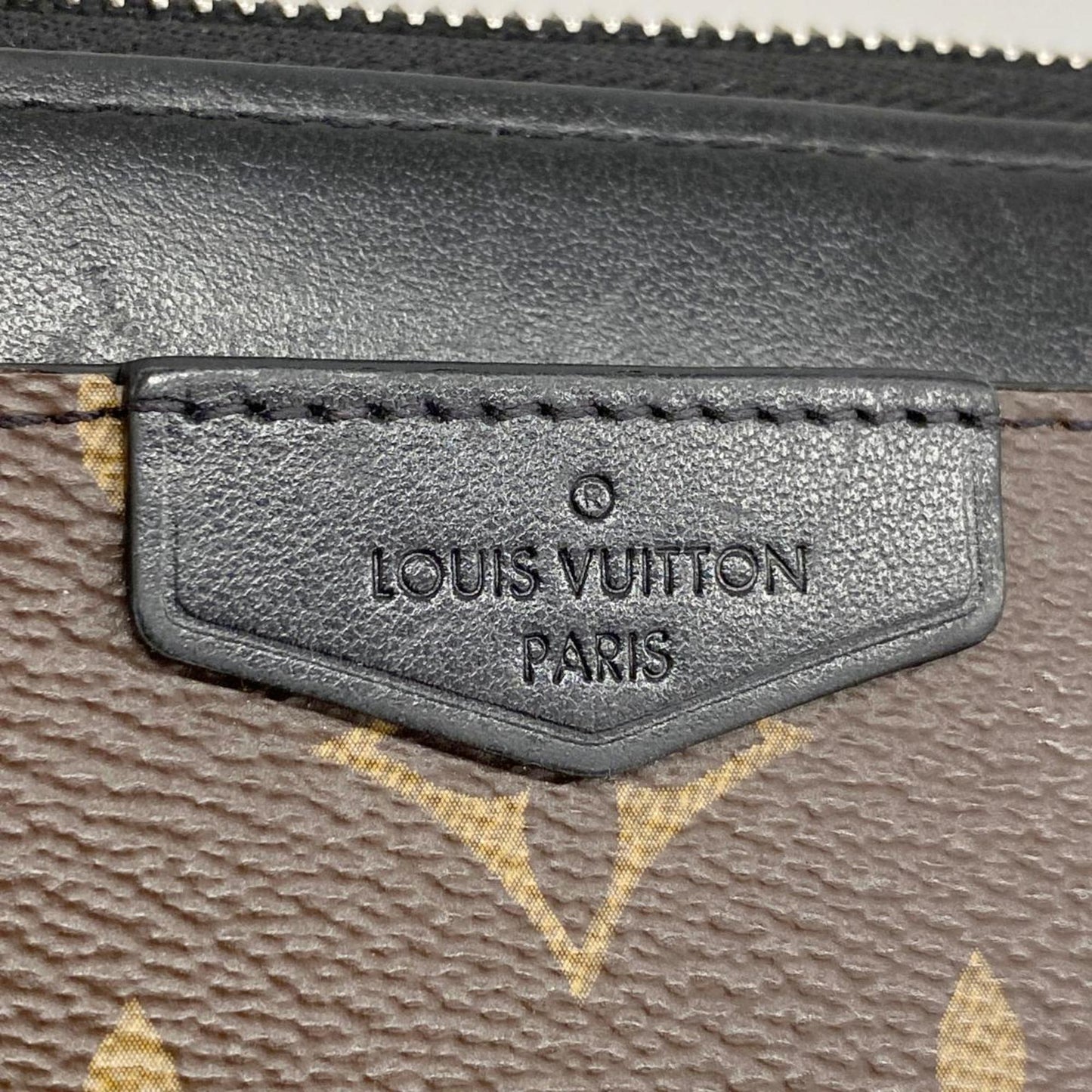 Louis Vuitton Pochette Zippée wallet