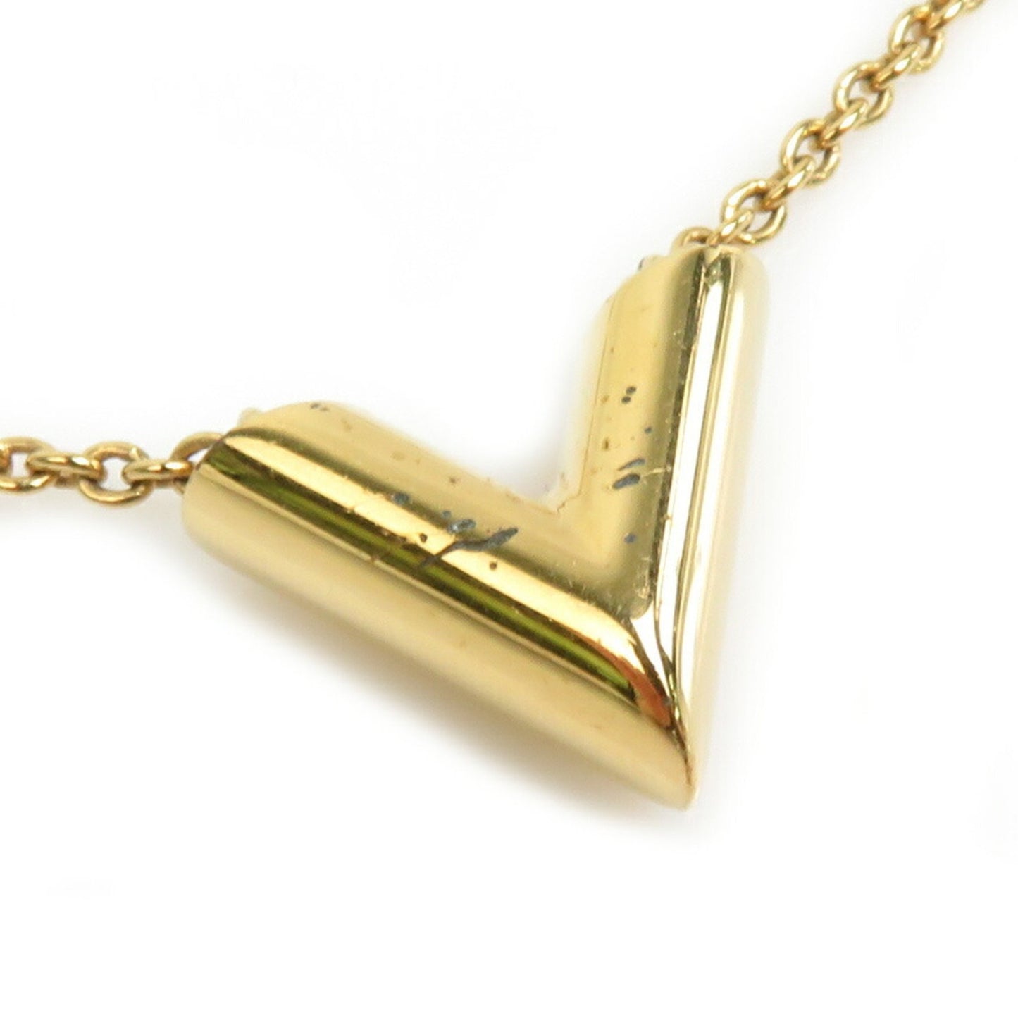 Louis Vuitton Essential V necklace