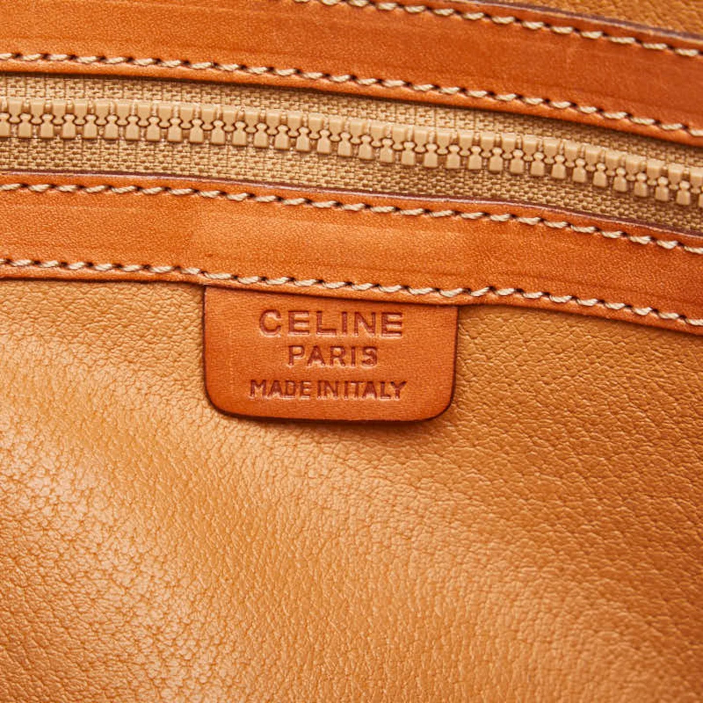 Céline Macadam shoulder