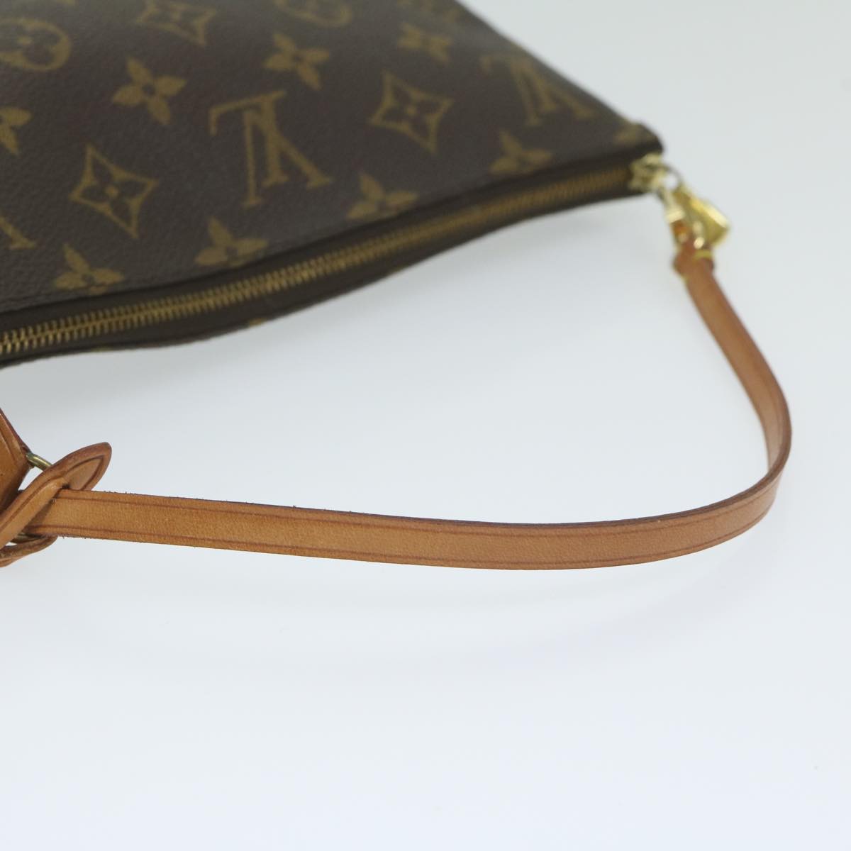 Louis Vuitton Pochette Accessoire Clutch