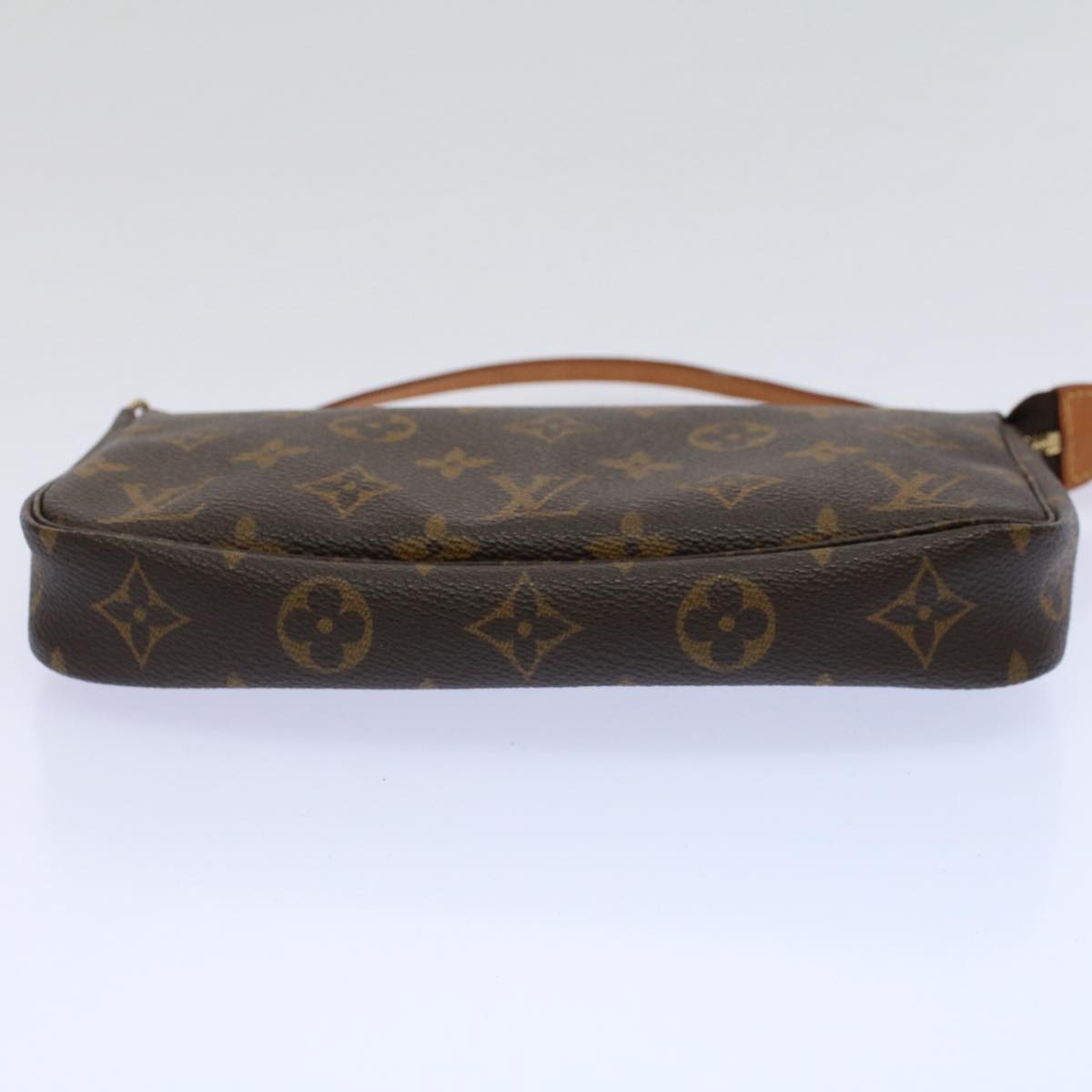 Louis Vuitton Pochette Accessoire Clutch