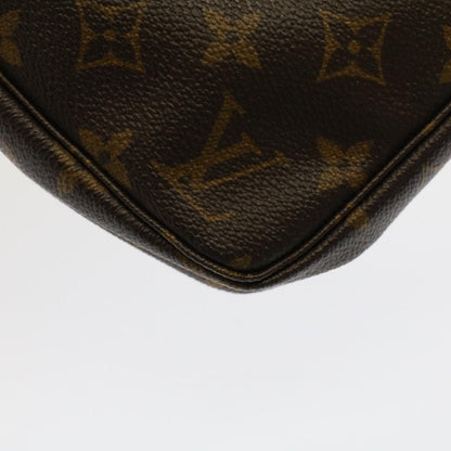 Louis Vuitton Pochette Accessoire Clutch