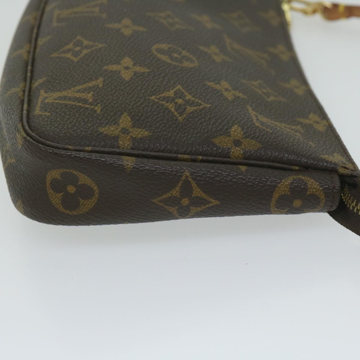 Louis Vuitton Pochette Accessoire Clutch