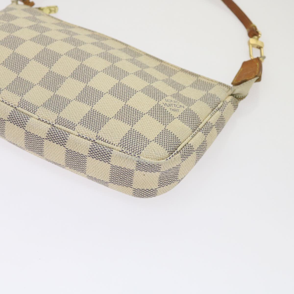 Louis Vuitton Pochette Accessoire Clutch