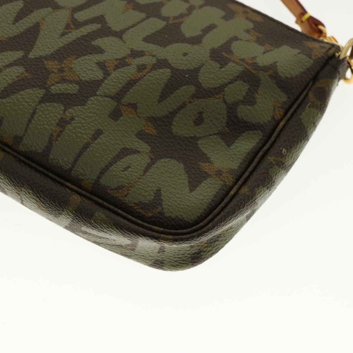 Louis Vuitton Pochette Accessoire Clutch