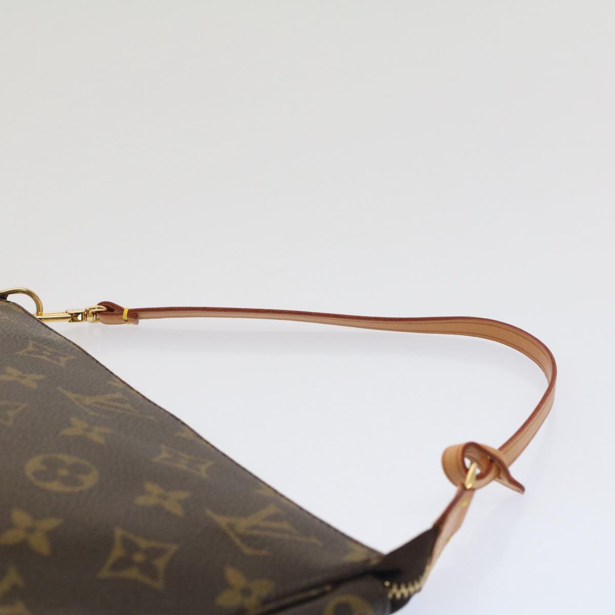 Louis Vuitton Pochette Accessoire Clutch