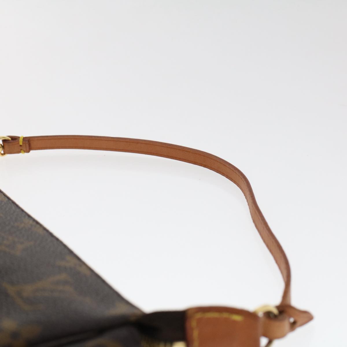 Louis Vuitton Pochette Accessoire Clutch