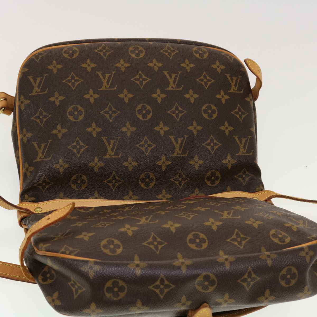 Louis Vuitton Saumur 30 shoulder