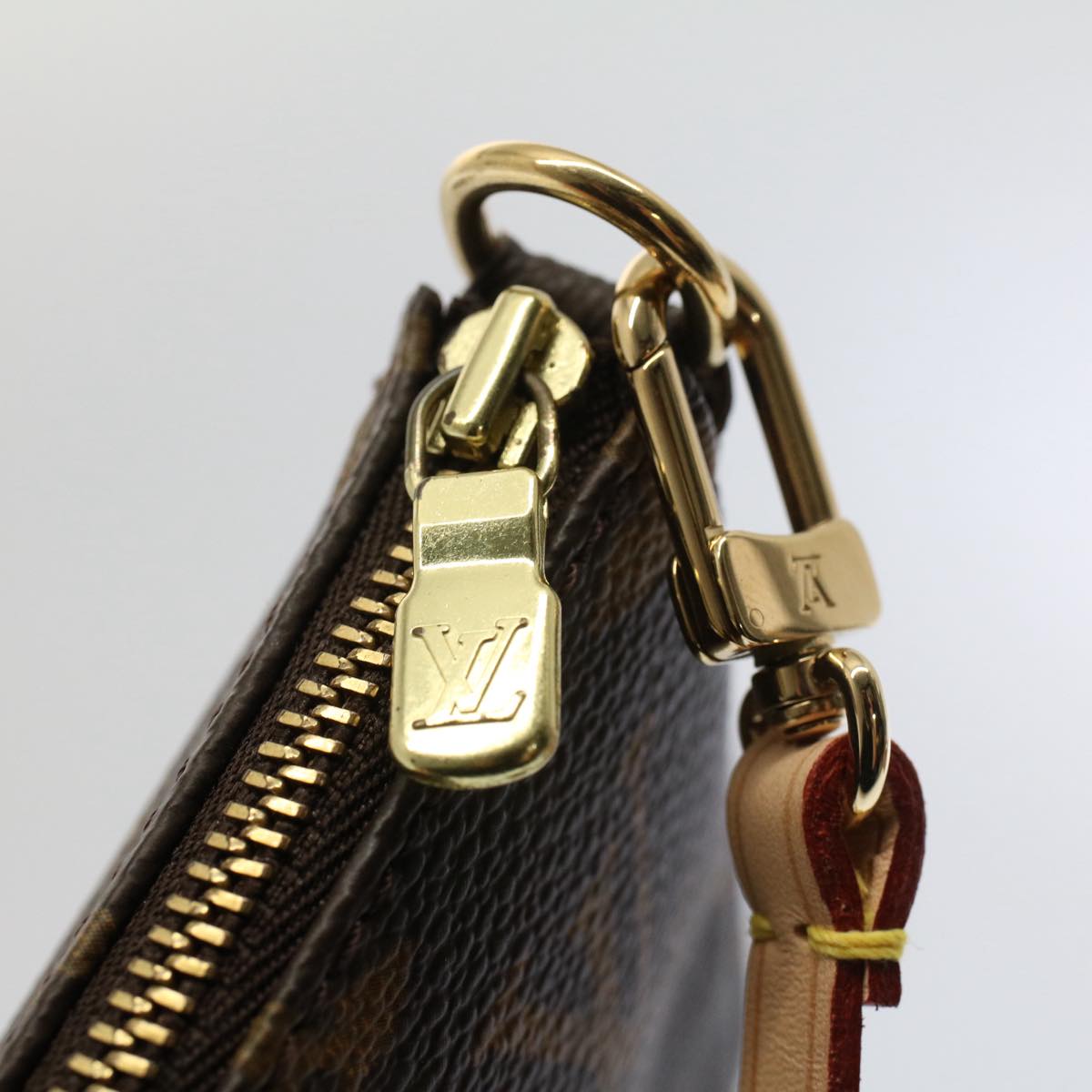 Louis Vuitton Pochette Accessoire Clutch