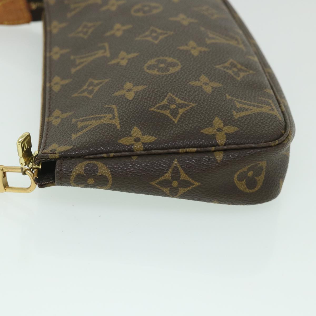 Louis Vuitton Pochette Accessoire Clutch