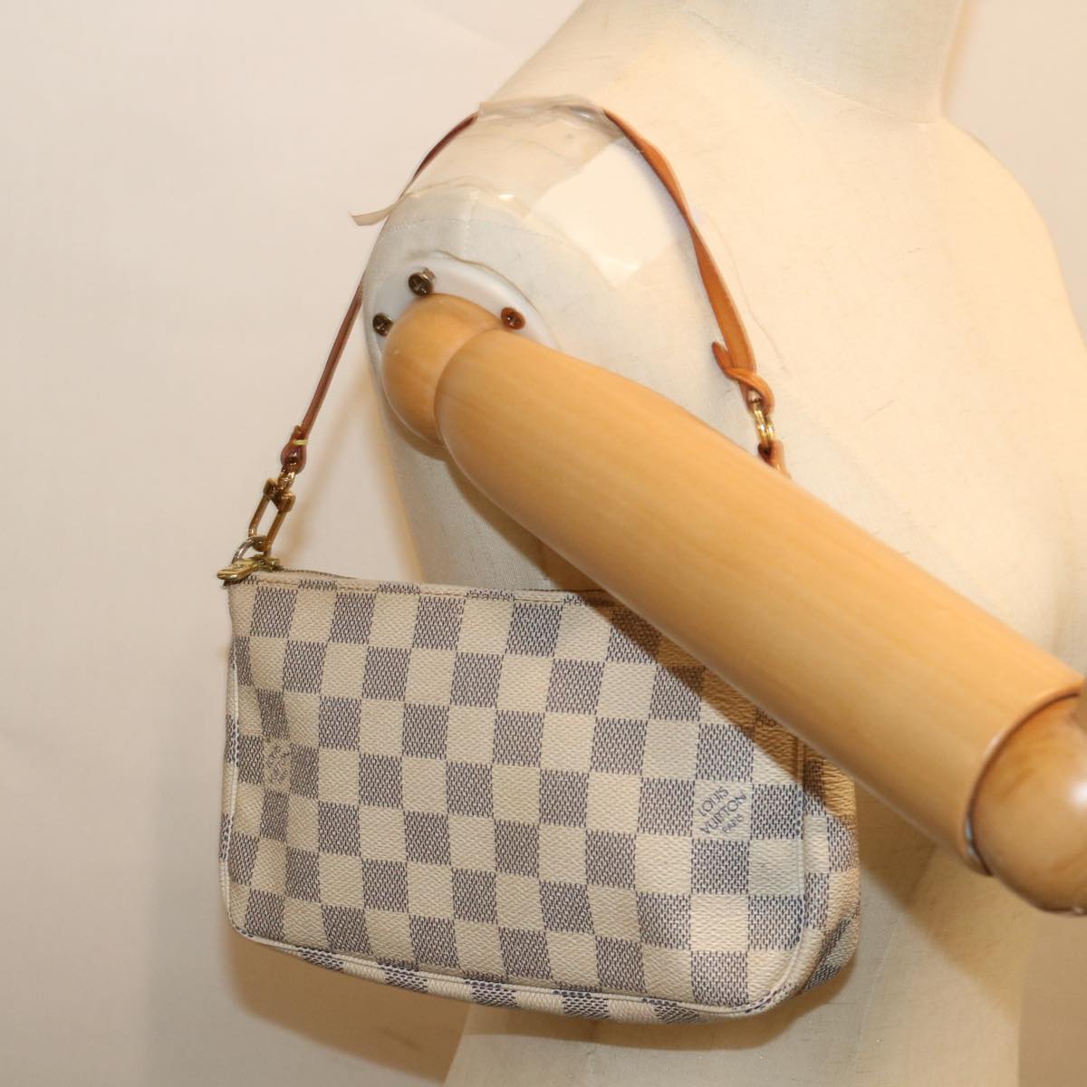 Louis Vuitton Pochette Accessoire Clutch