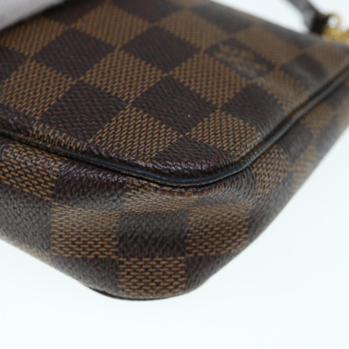 Louis Vuitton Pochette Accessoire Clutch