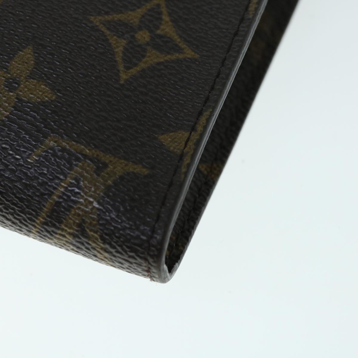 Louis Vuitton Pochette Accessoire Clutch