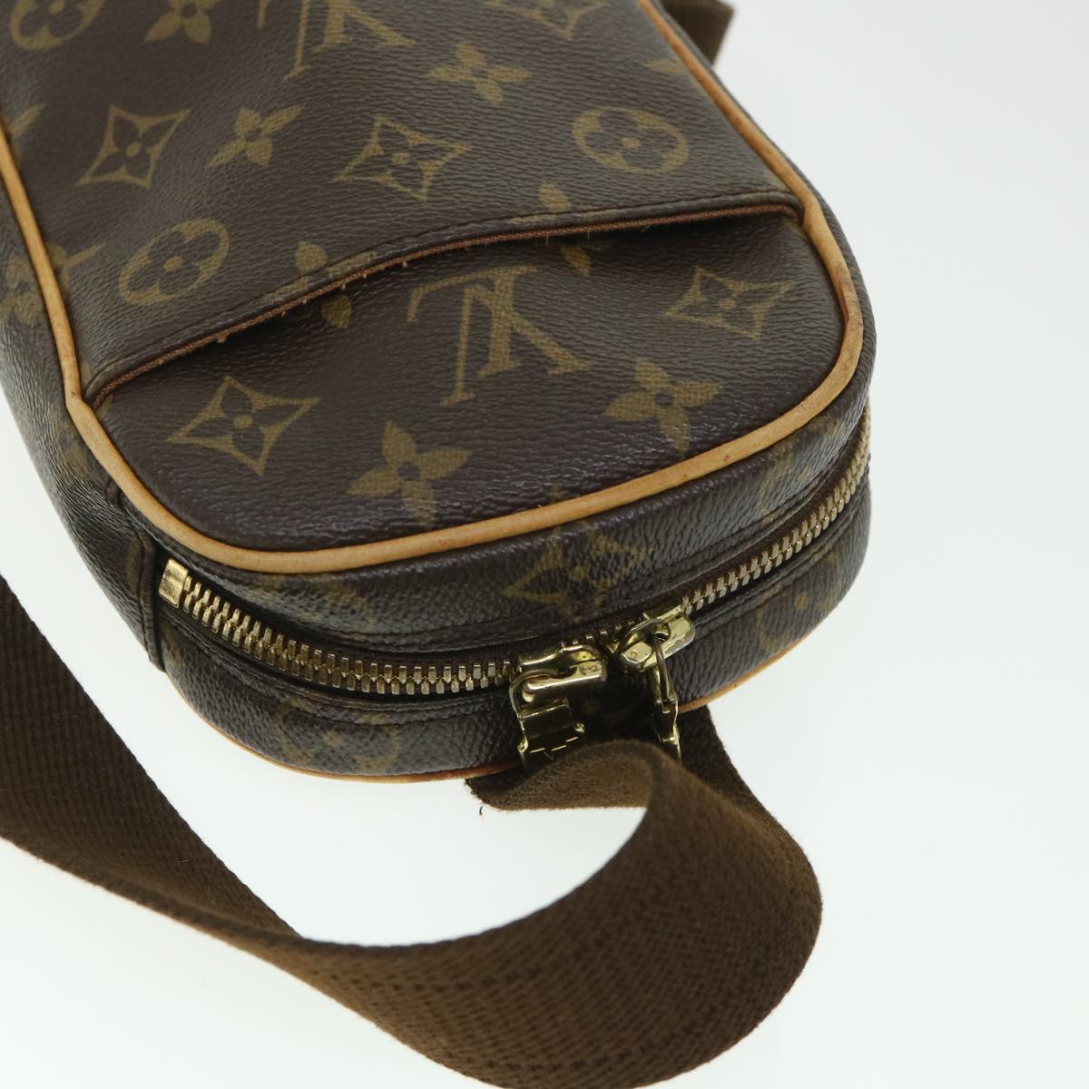 Louis Vuitton Pochette gange Shoulder Bag