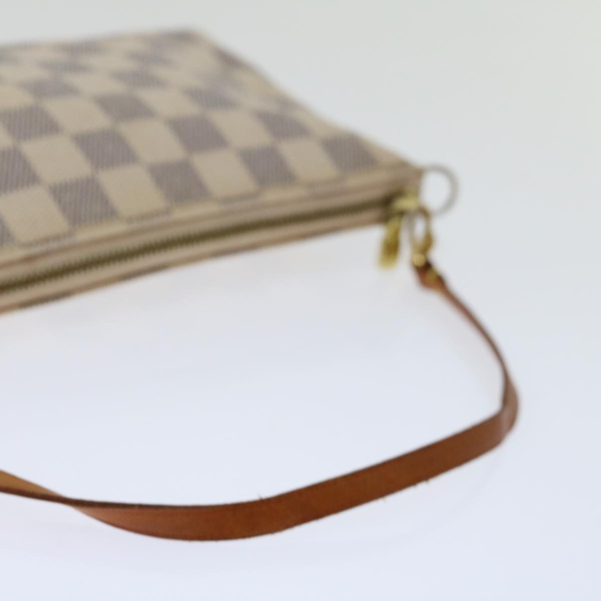 Louis Vuitton Pochette Accessoire Clutch