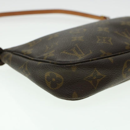 Louis Vuitton Pochette Accessoire Clutch