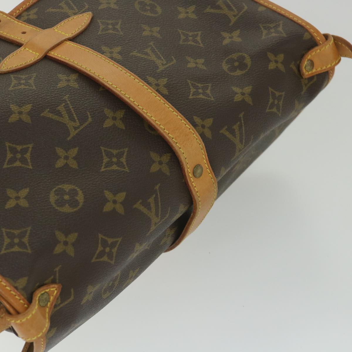 Louis Vuitton Saumur 30 Shoulder Bag