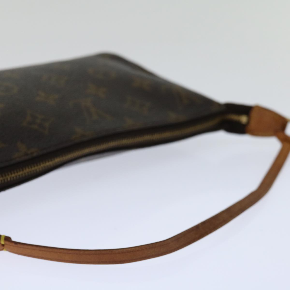 Louis Vuitton Pochette Accessoire Clutch