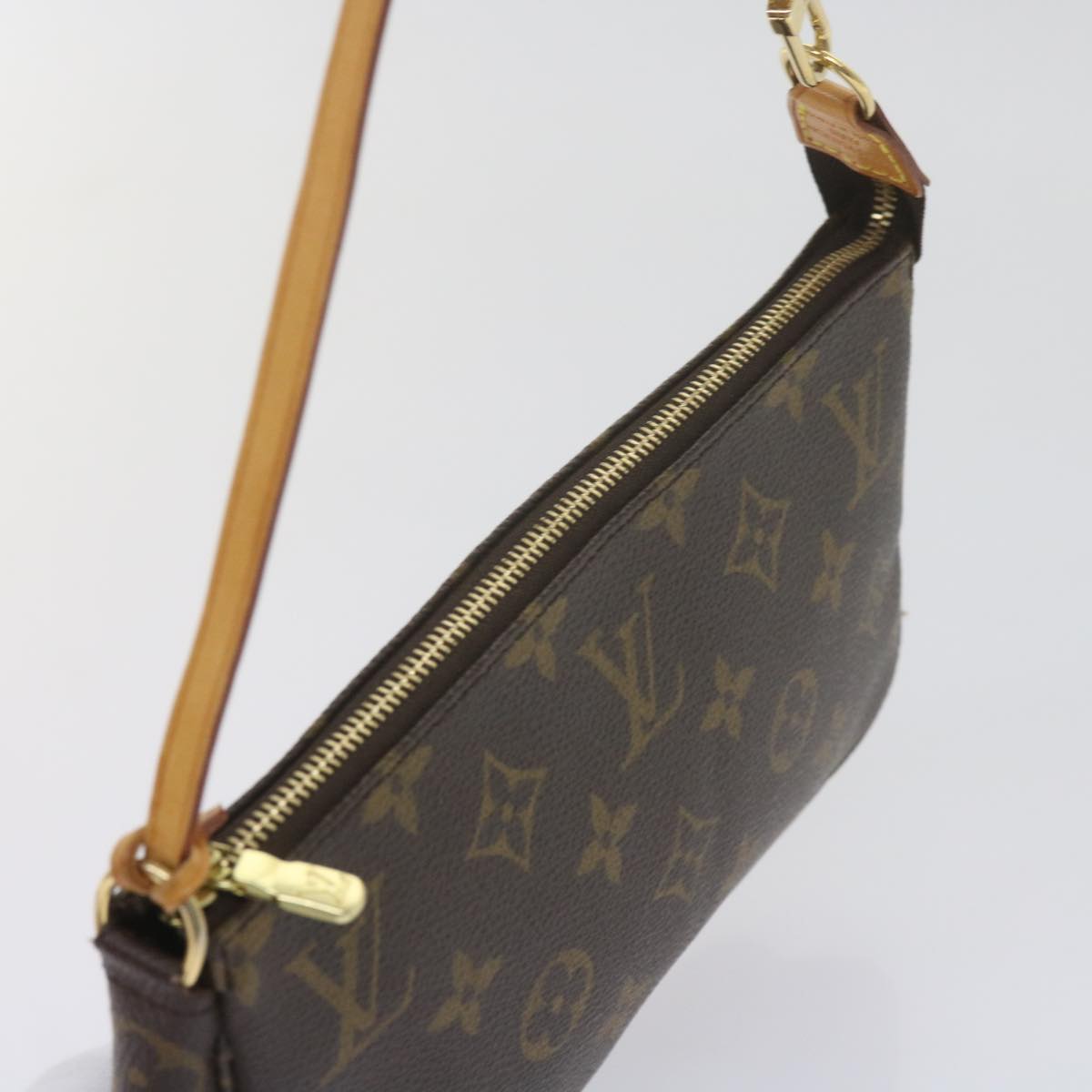 Louis Vuitton Pochette Accessoire Clutch